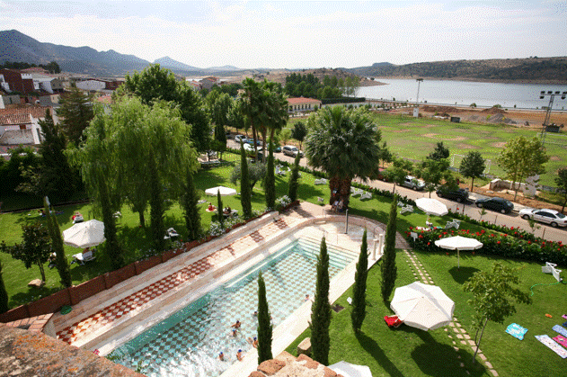 Piscina activa del Balneario de Alange